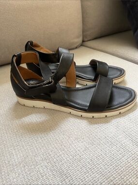 Sofft Black Strappy Casual Wedge Sandals